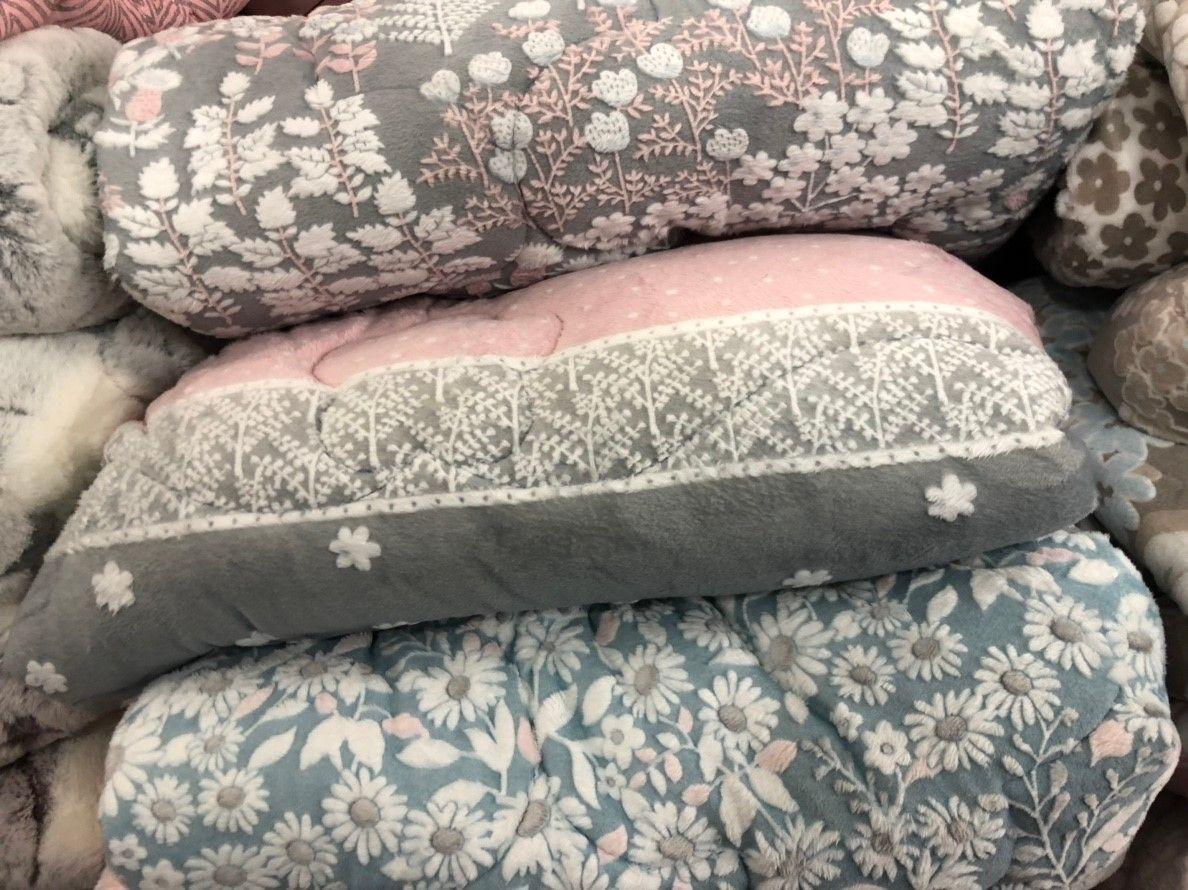 Get Korean bedding at great price! Visit popular 169 MIDO to get Korean quilts